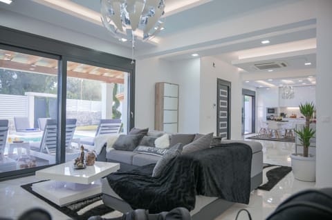 Villa | Living room | 30-inch TV with digital channels