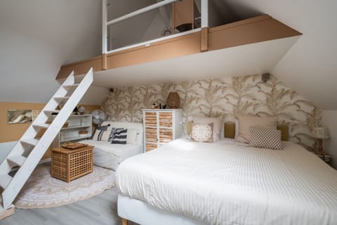 Deluxe Triple Room, Shared Bathroom