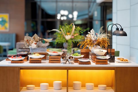 Free daily buffet breakfast