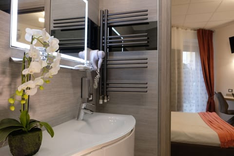 Egyptian cotton sheets, premium bedding, down comforters