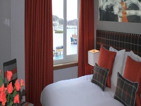 In-room safe, iron/ironing board, free WiFi, bed sheets