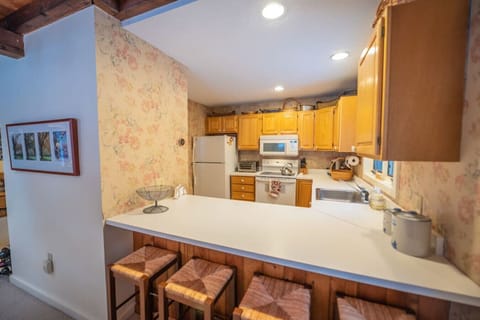 4 stools for counter seating