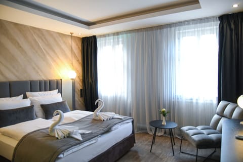 Basic Double Room, 1 Queen Bed, Non Smoking | In-room safe, desk, free WiFi, bed sheets