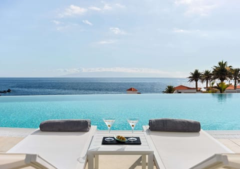 3 outdoor pools, pool umbrellas, sun loungers