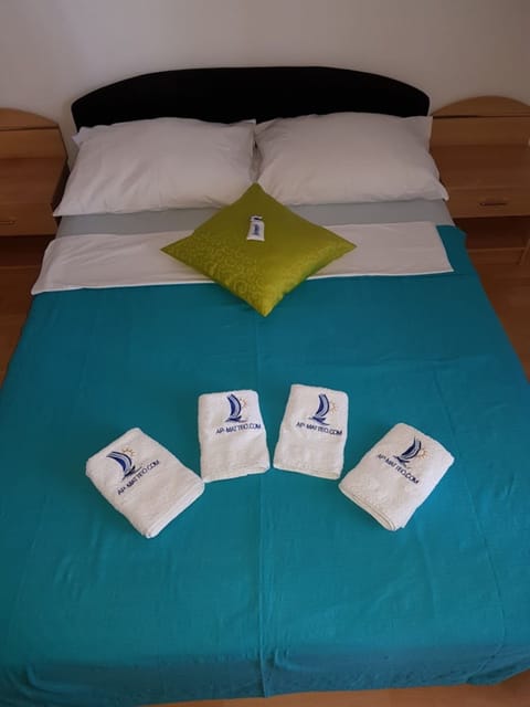 Apartment, 1 Bedroom, Accessible, Smoking | 1 bedroom, iron/ironing board