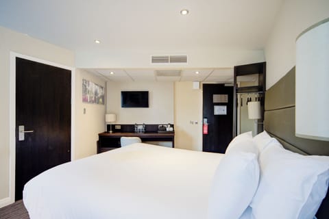 Family Quadruple Room, Multiple Beds | Individually decorated, individually furnished, desk, iron/ironing board