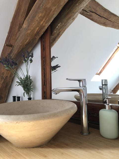 Standard Double Room, Ensuite, Garden View (Chambre Louise) | Bathroom