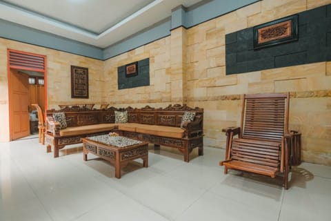 Family House, 4 Bedrooms | Living area | LED TV, fireplace, DVD player