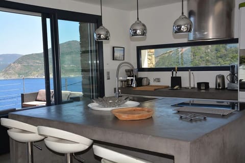 2d2891d5-d5f1-4bcc-913c-f5868ea9db5d