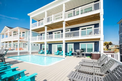 Oceanfront Swimming Pool / Hot Tub