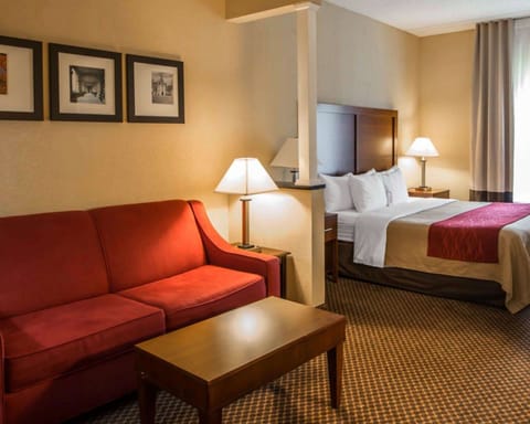 Premium bedding, pillowtop beds, in-room safe, desk