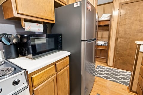 Full Size Refrigerator and microwave