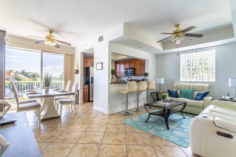 Beautiful Canal Side Views Greet You Each Morning!