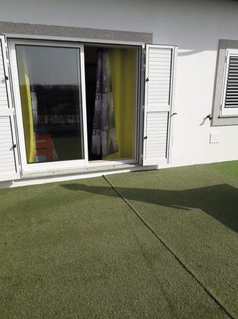 Sala de estar- acesso ao terraço com 34 m2. Exclusivo dos hóspedes.