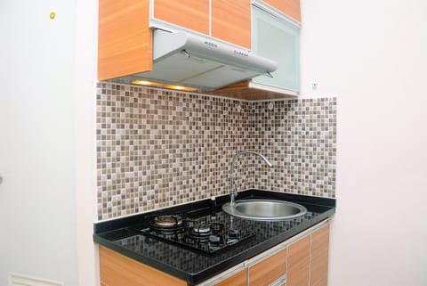 Room | Private kitchen | Fridge, stovetop, cookware/dishes/utensils