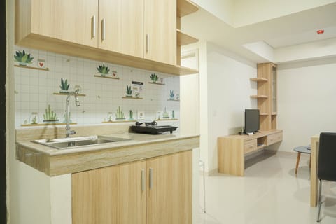 Room | Private kitchen | Fridge, stovetop, cookware/dishes/utensils