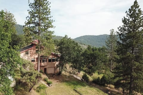 Only 19 miles from Yosemite entrance, Sierra Nevada foothills, above Bass lake. 