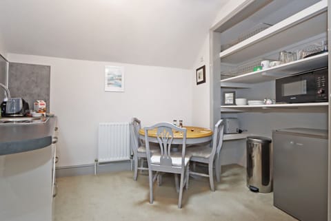 Apartment, Private Bathroom | Shared kitchen