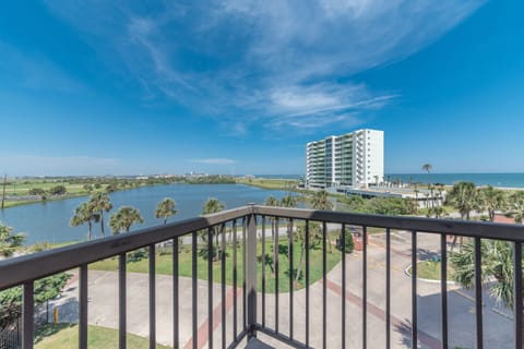 Ocean & Lake views