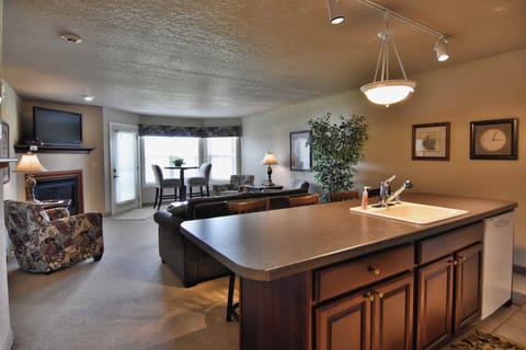 Condo, 1 King Bed with Sofa bed, Patio | Interior