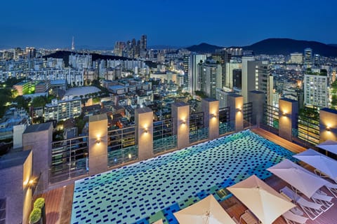 Outdoor pool, pool umbrellas, sun loungers