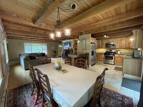 Open main entertaining space- table can expand to seat 14 