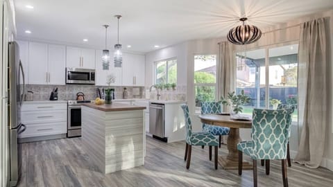 Studio (4 Bedrooms) | Private kitchen | Fridge, microwave, oven