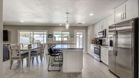 Studio (4 Bedrooms) | Private kitchen | Fridge, microwave, oven, stovetop