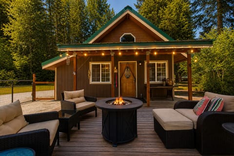 Welcome to Copper's Cozy Cabin, this dog friendly little getaway is the perfect place to relax and unwind. Fully fenced yard for Fido too.