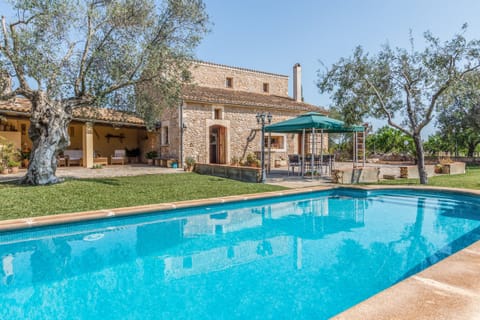 Beautiful villa with swimming pool