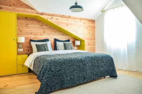 House (Upper Floor) | 1 bedroom, blackout drapes, iron/ironing board, free WiFi