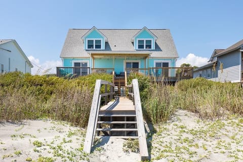 Stay at No Egrets on Folly Beach! Oceanfront