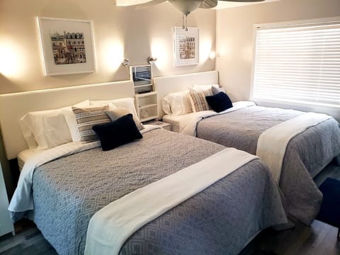 Bedroom with 2 Queen Beds
