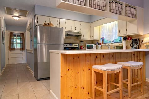 Fully-Equipped Kitchen with Bar