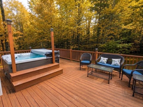 The ultimate outdoor lounge: soak, stargaze, and recharge on the deck.