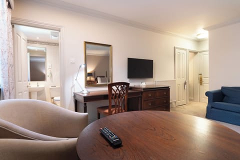 Classic Triple Room | In-room safe, desk, iron/ironing board, free WiFi