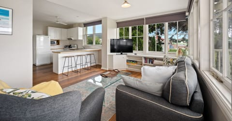 Premium Apartment | Minibar, iron/ironing board, WiFi (free), individually decorated