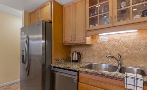 Amole utensils, kitchen ware, spices, etc for your Costco and market runs 