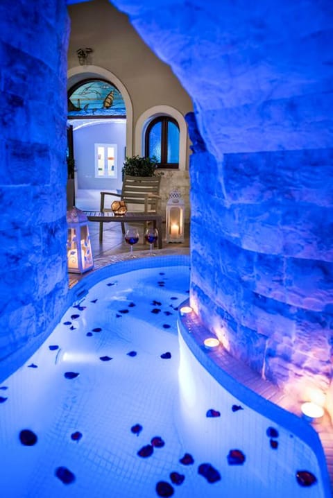 Elite Villa | Private spa tub