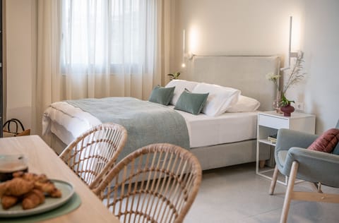 Apartment | Laptop workspace, iron/ironing board, free cribs/infant beds, free WiFi