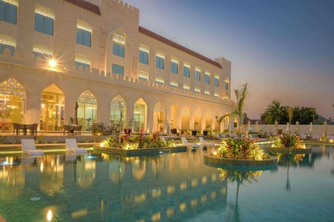 2 outdoor pools