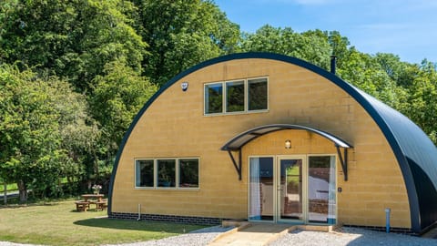Front Entrance, Ledge View, Bolthole Retreats