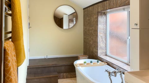 Standard Double Room, Shared Bathroom, City View | Bathroom | Towels