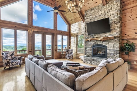 Murphy Vacation Rental | 4BR | 4BA | 3,664 Sq Ft | 3 Stories | Stairs Required