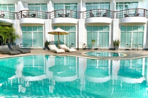 Outdoor pool, pool umbrellas, sun loungers