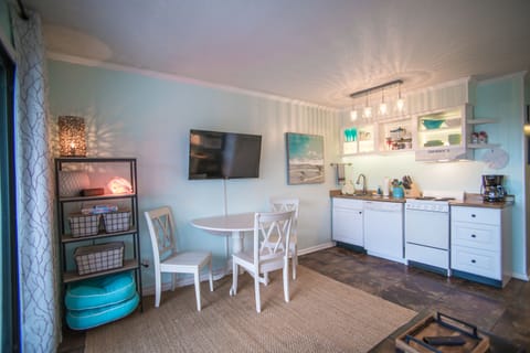 Living and kitchen area