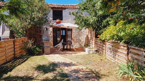 Domaine de Rochebonne holiday cottage france Location de vacances charente (4)