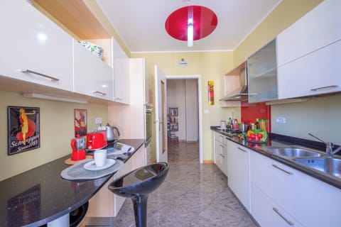 Family Apartment, Multiple Bedrooms, 2 Bathrooms (Riva Dante Apartment) | Private kitchen | Fridge, oven, stovetop, dishwasher
