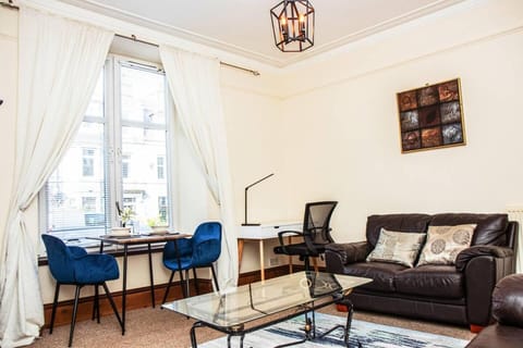 Apartment | Living area | 30-inch TV with digital channels