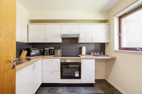 Apartment | Private kitchen | Fridge, microwave, oven, stovetop
